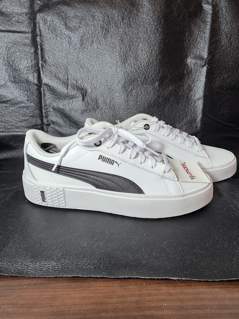 NWT PUMA White Leather Sneakers with Black Formstrip - Picture 2 of 10